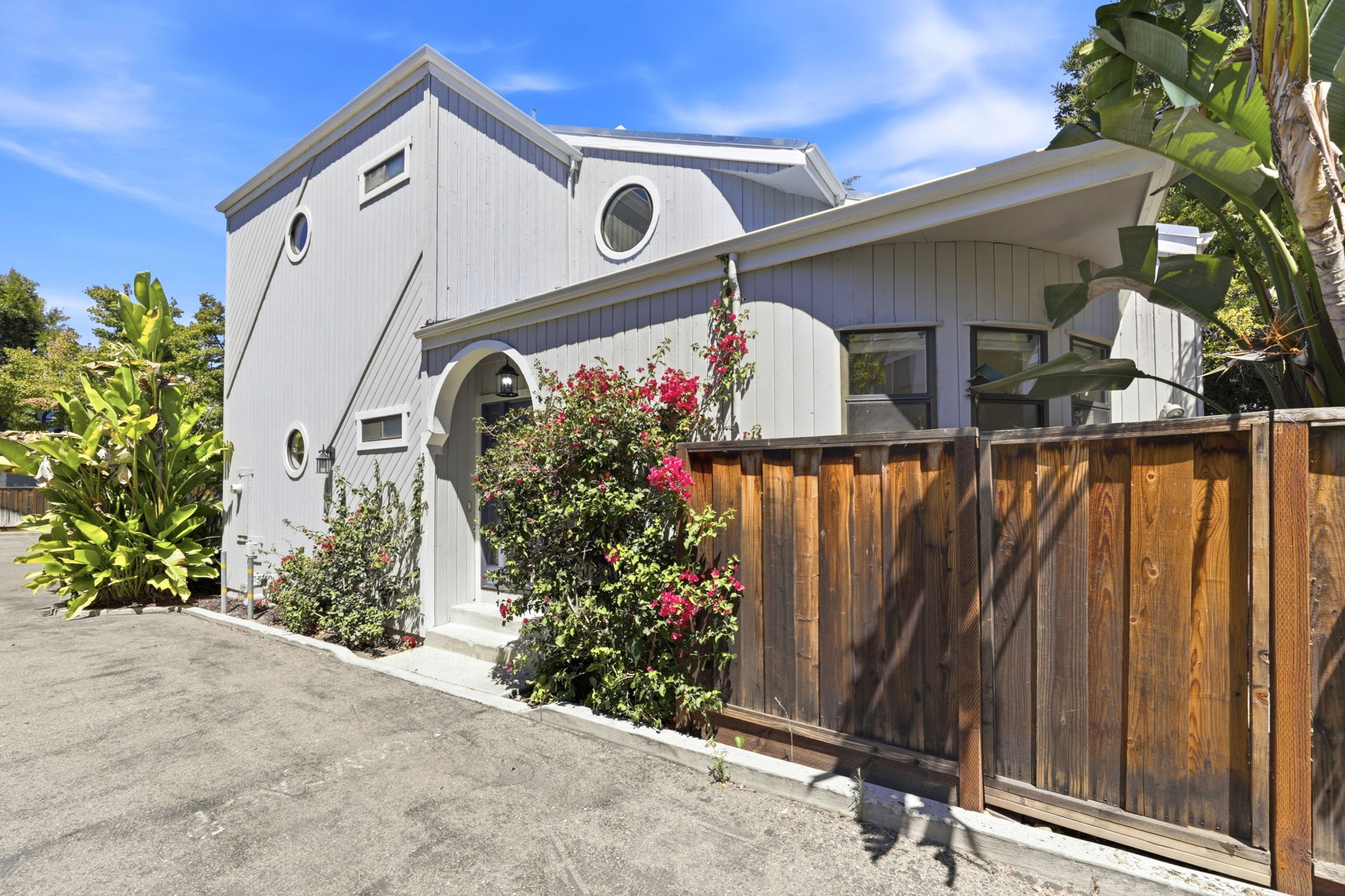 003_F8_452 E Sunnyoaks Ave