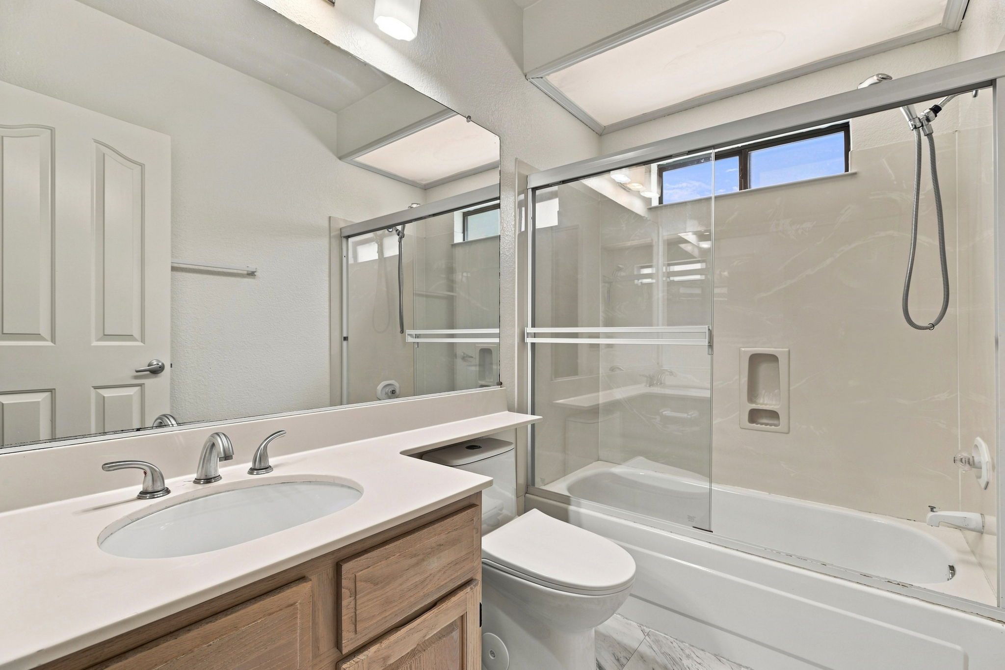 027_F8_452 E Sunnyoaks Ave