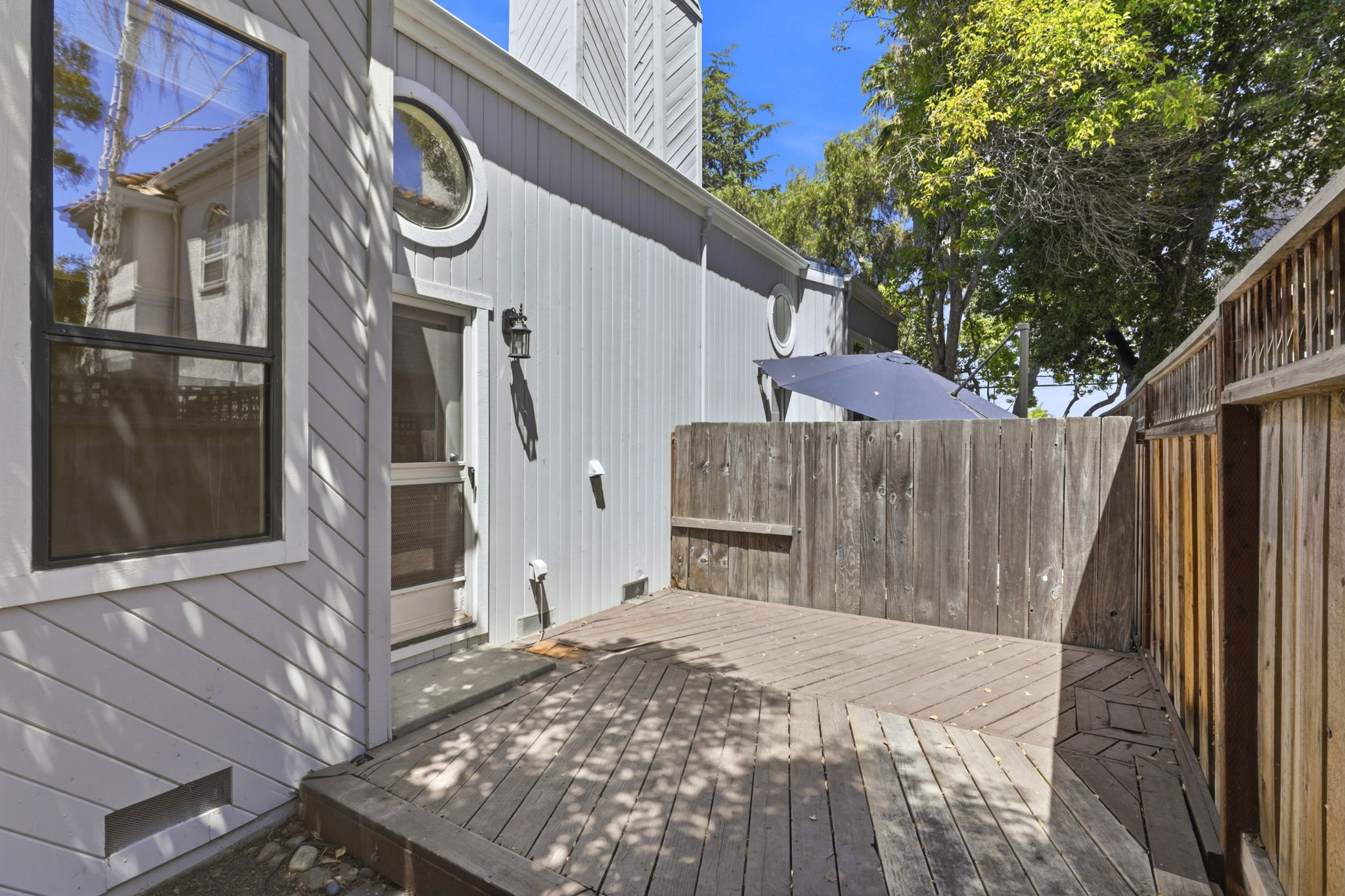 032_F8_452 E Sunnyoaks Ave