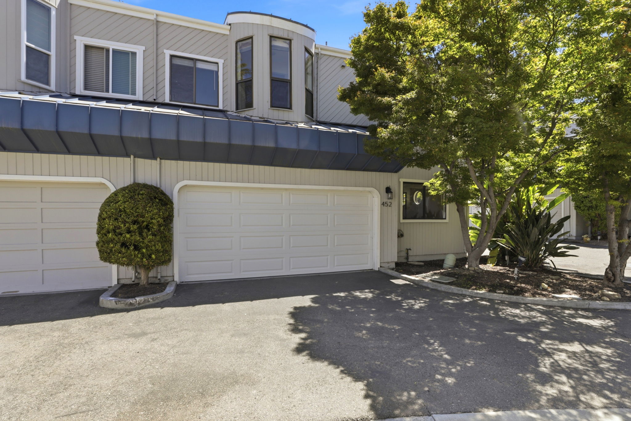037_F8_452 E Sunnyoaks Ave