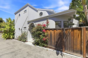 003_F8_452 E Sunnyoaks Ave