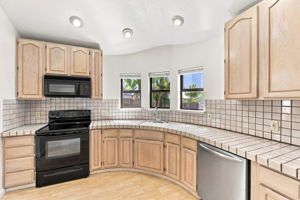 010_F8_452 E Sunnyoaks Ave