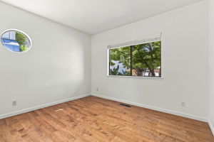 016_F8_452 E Sunnyoaks Ave