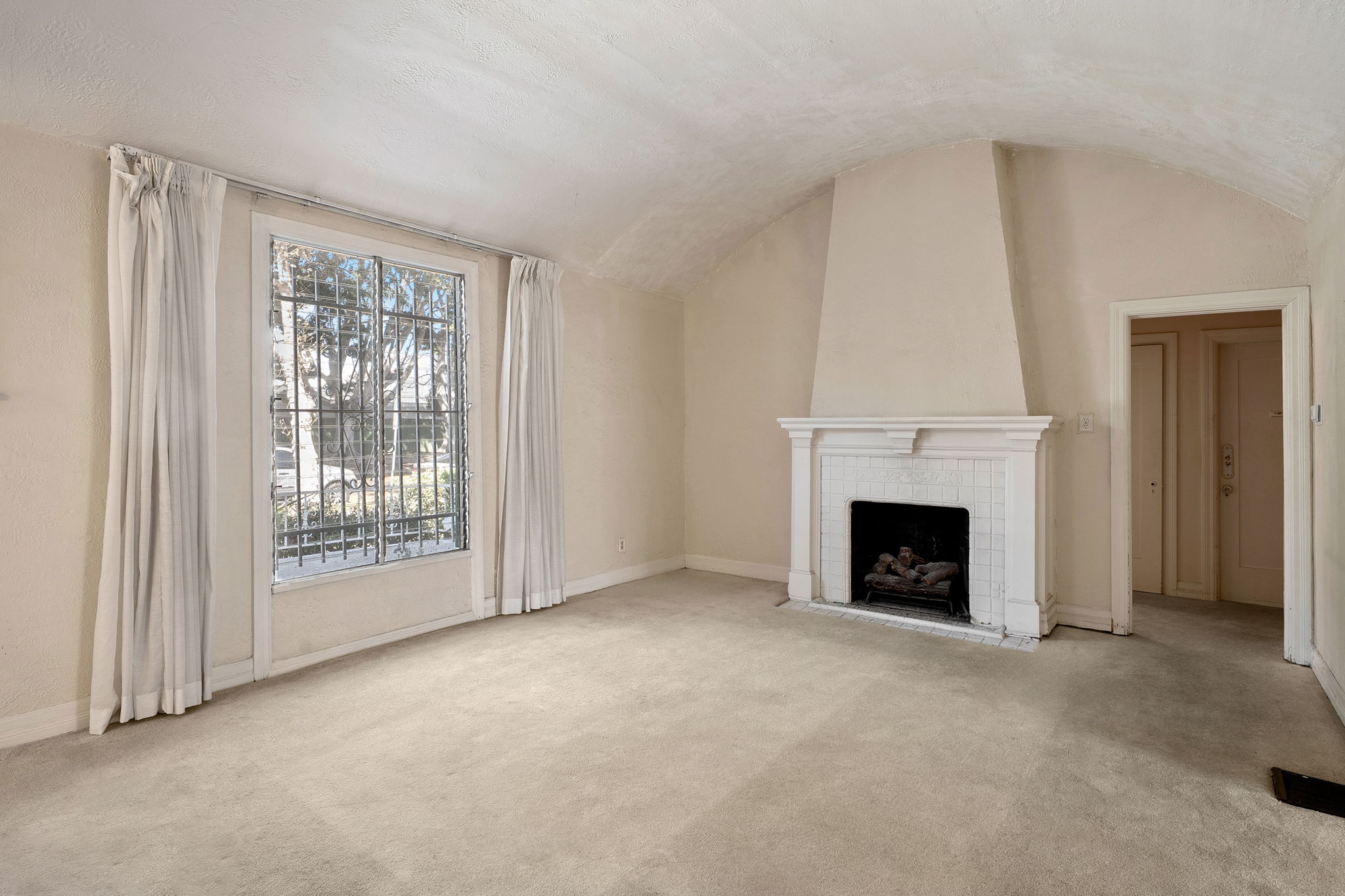 452 S Sycamore Avenue-21