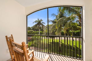 Lanai Off Den