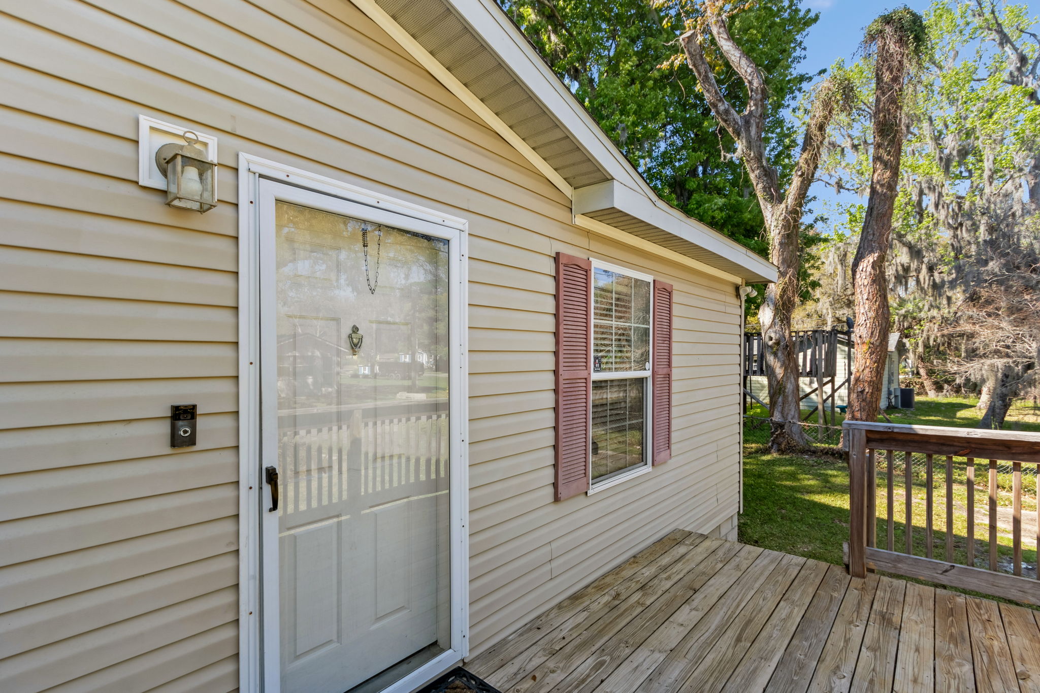 Front Porch/Entrance