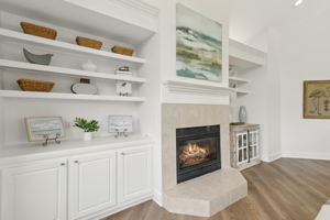 Built ins & Gas fireplace