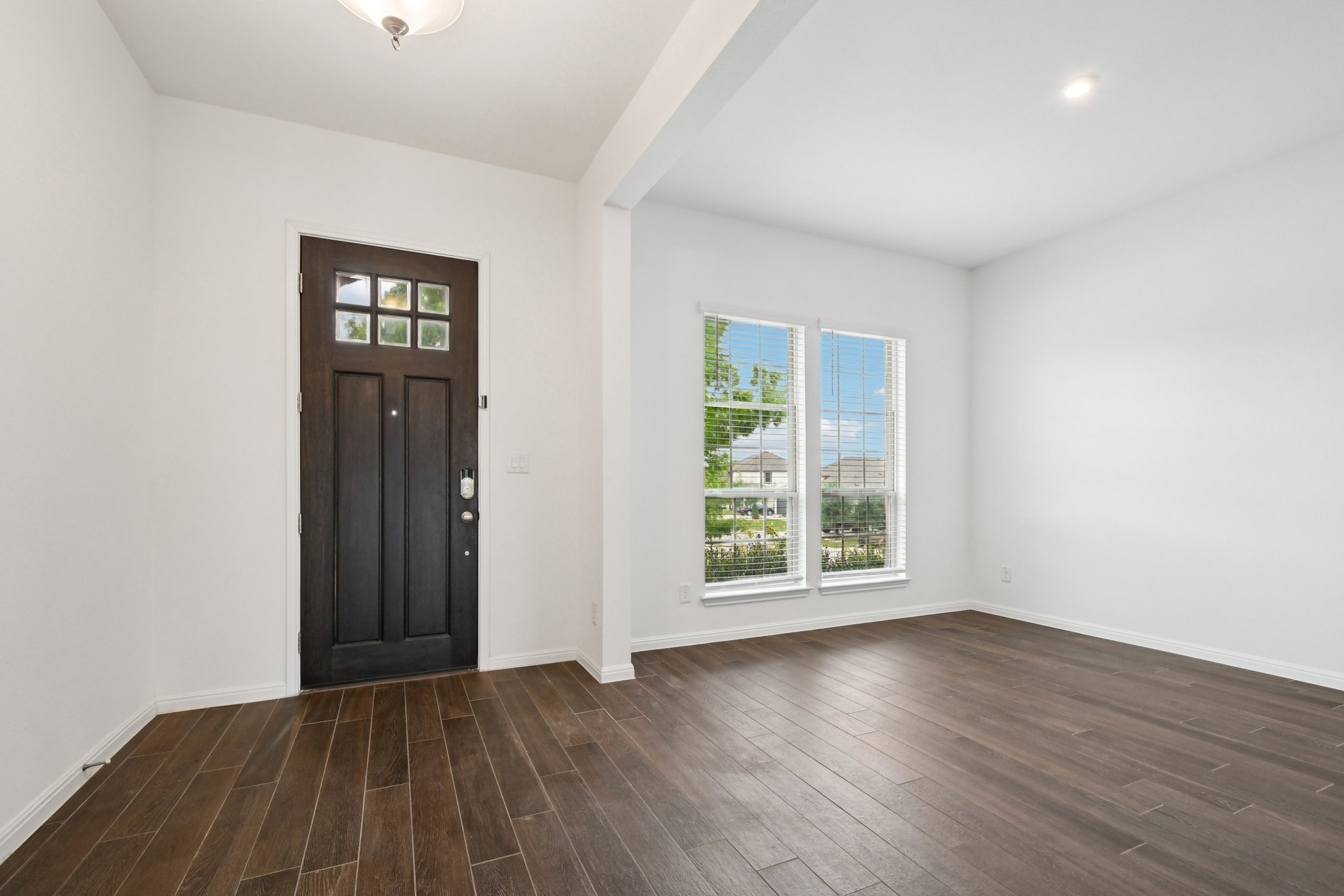 Lucabella Ln-S2004-002.jpg
