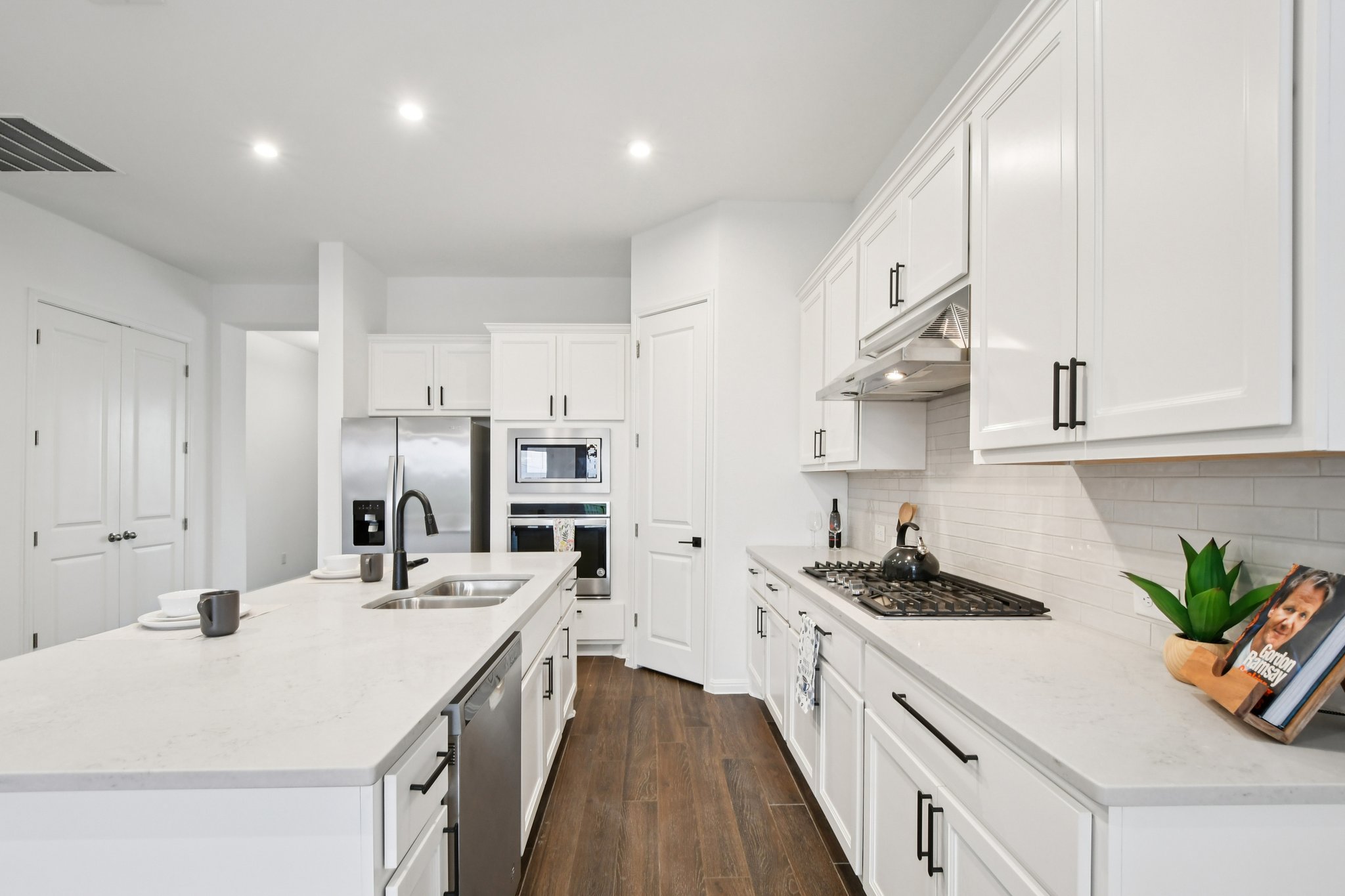 Lucabella Ln-S2004-015.jpg