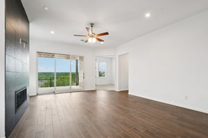 Lucabella Ln-S2004-004.jpg