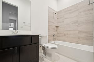 Lucabella Ln-S2004-033.jpg