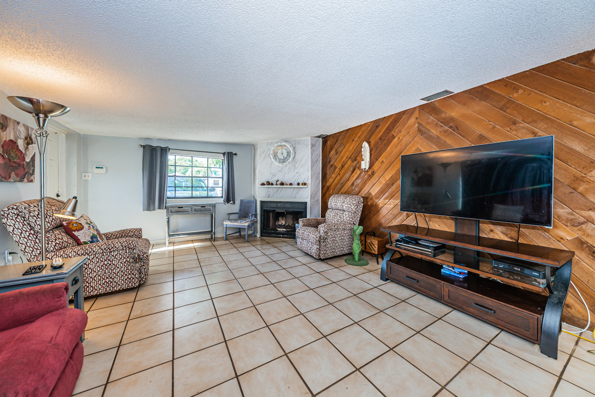 Living Room1-2