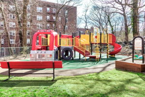 4525 Henry Hudson Pkwy, Bronx, NY 10471, USA Photo 37
