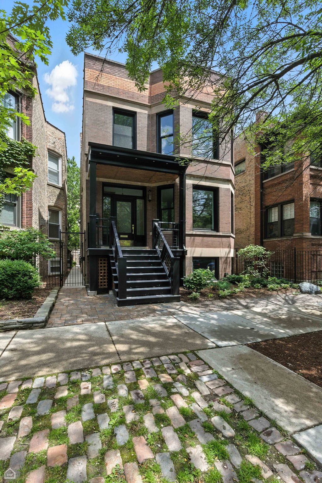 4525 N Artesian Ave_002