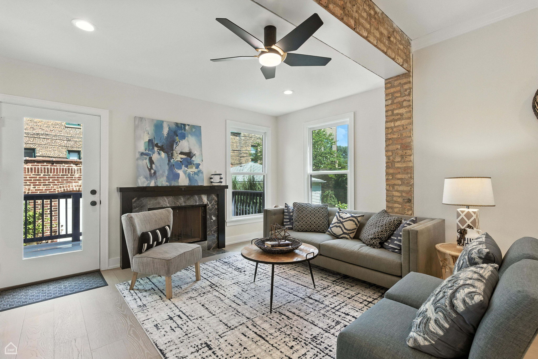 4525 N Artesian Ave_020