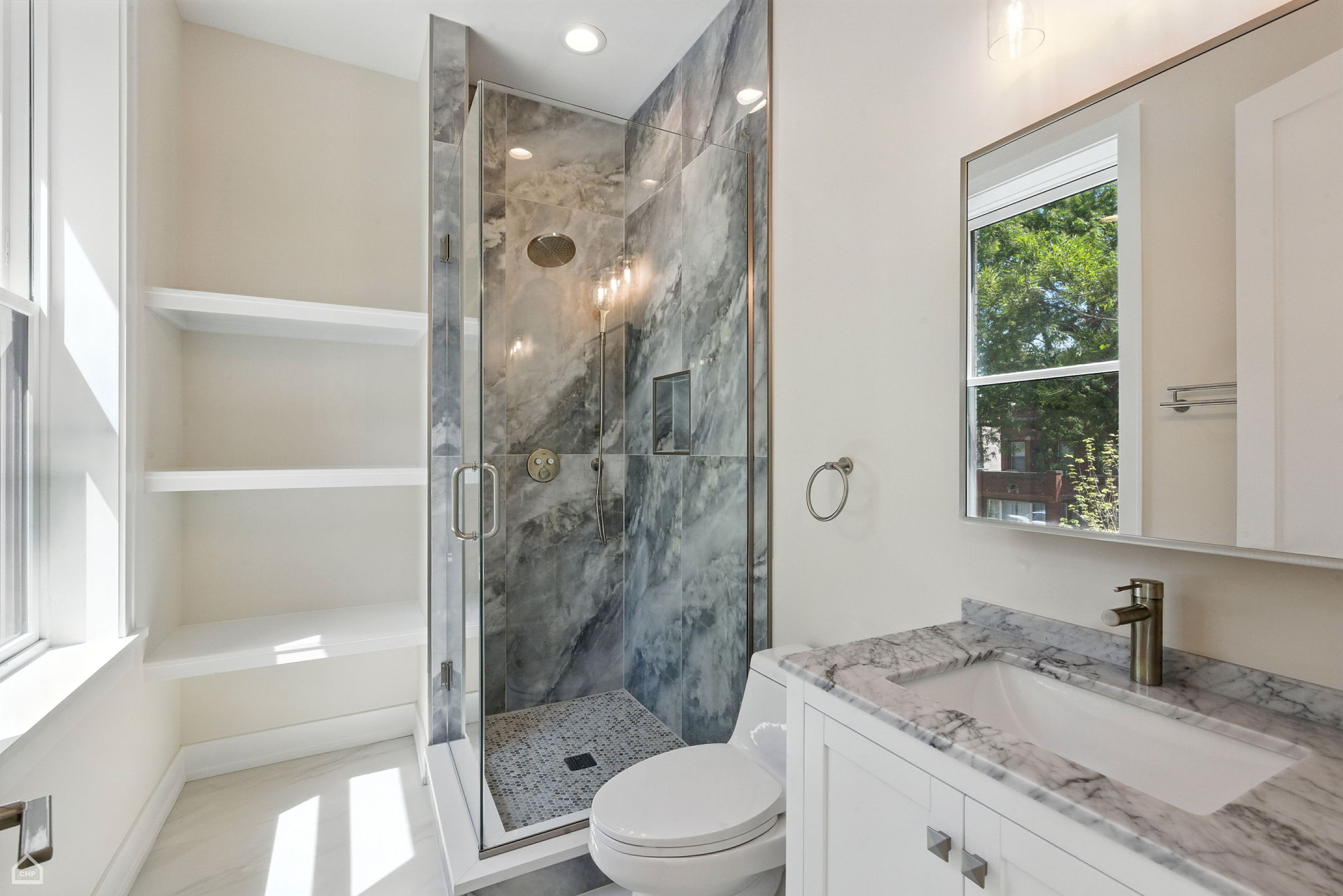 4525 N Artesian Ave_029
