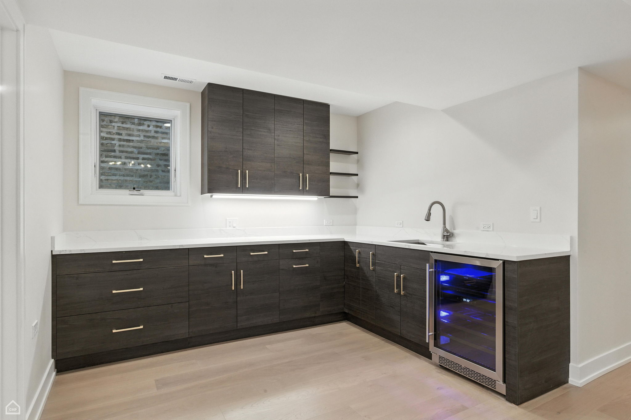 4525 N Artesian Ave_045