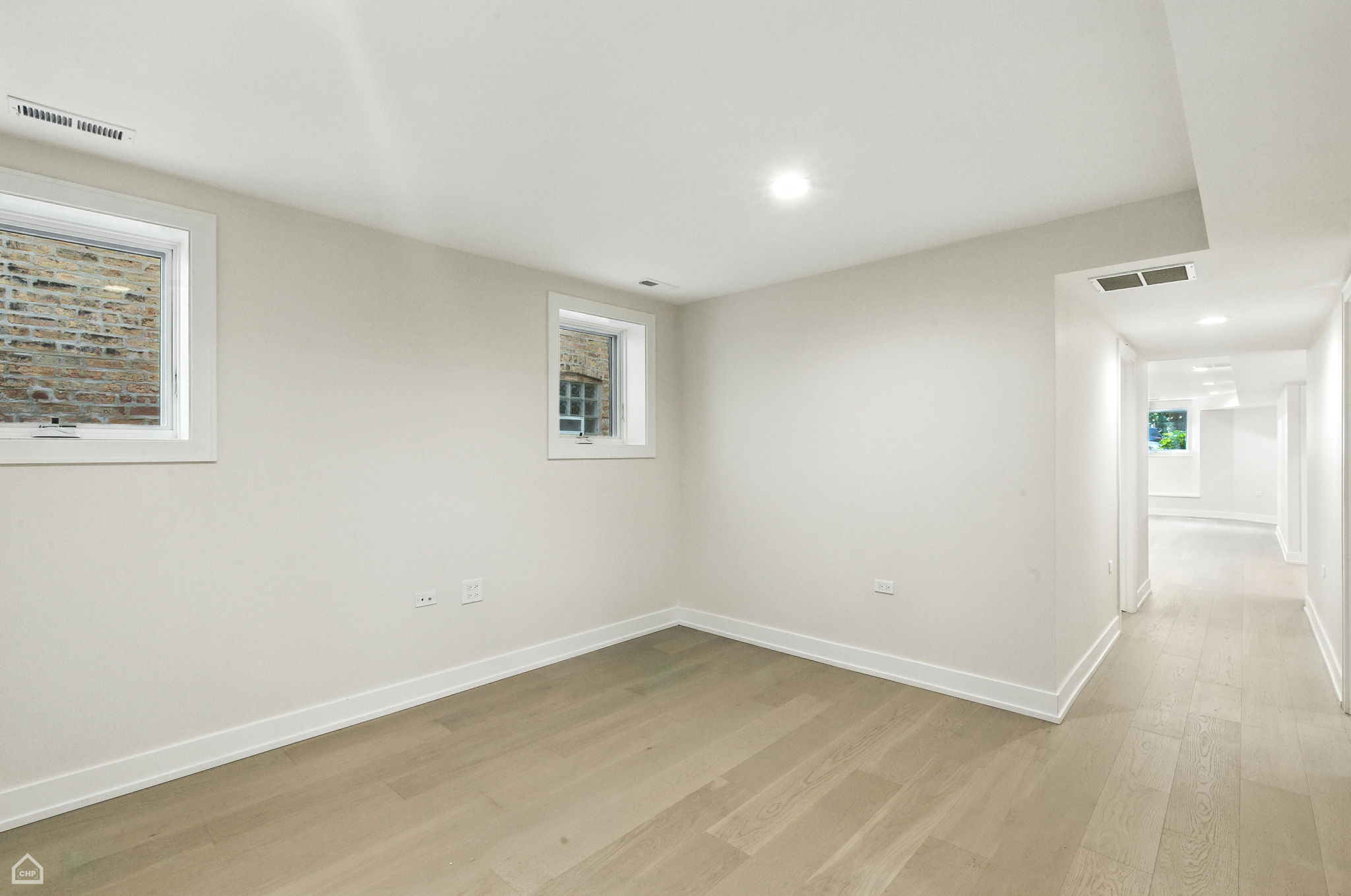 4525 N Artesian Ave_048