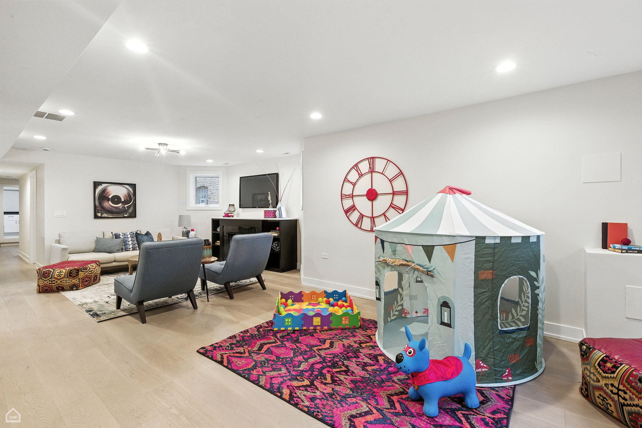 4525 N Artesian Ave - 0725_001