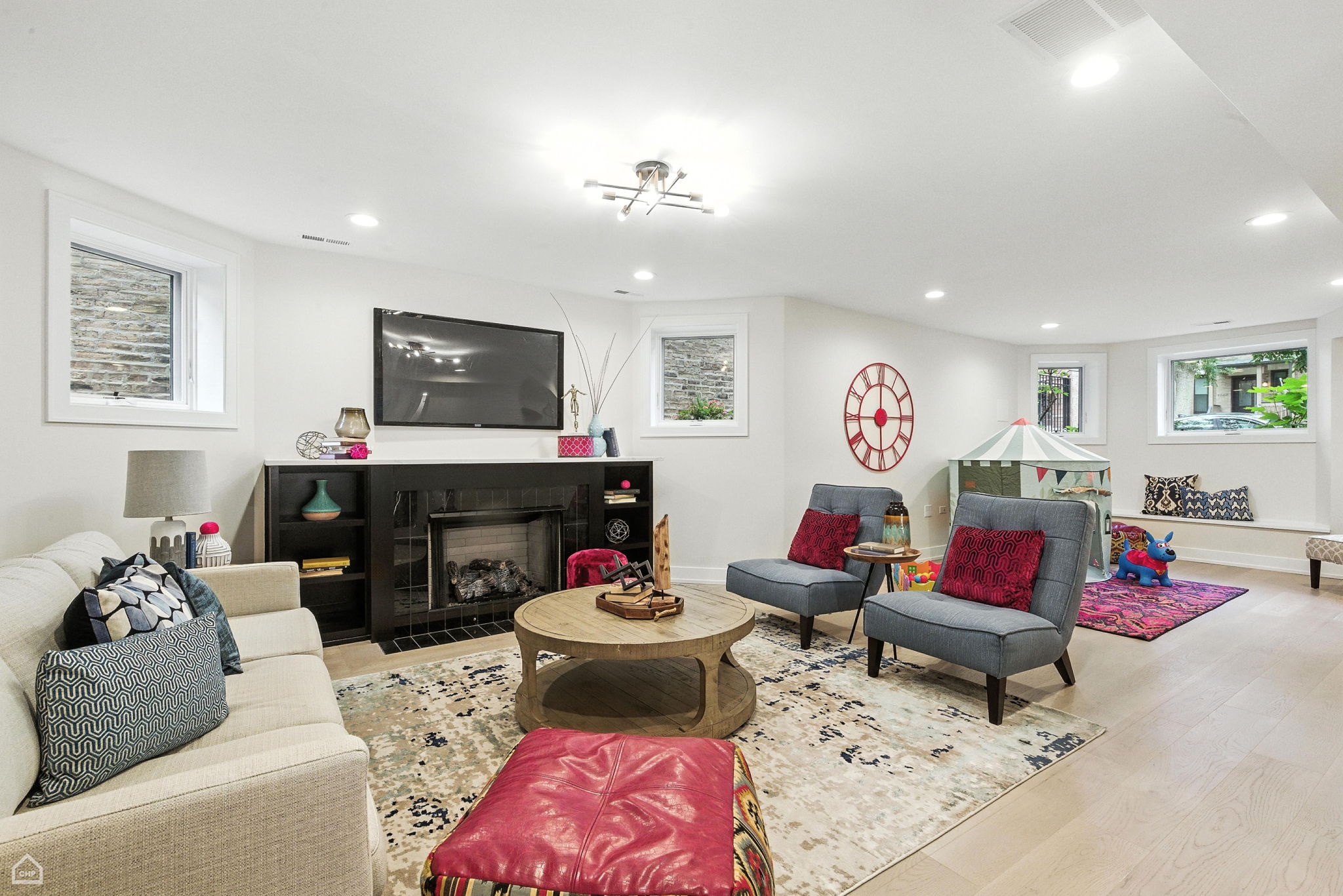 4525 N Artesian Ave - 0725_003