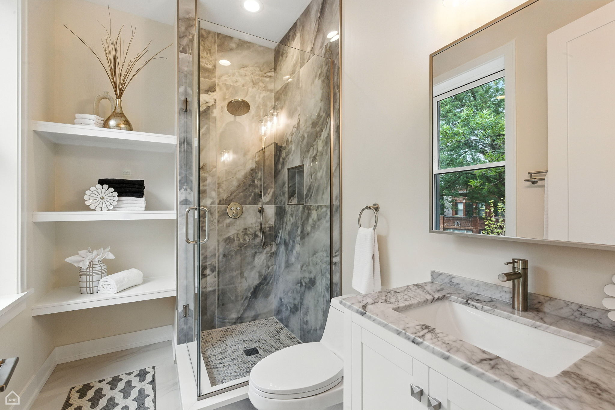 4525 N Artesian Ave - 0725_009