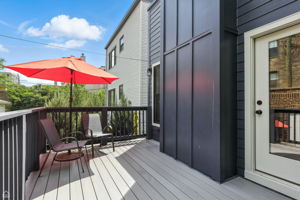4525 N Artesian Ave_008