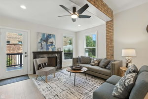 4525 N Artesian Ave_020