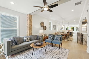 4525 N Artesian Ave_021