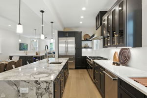 4525 N Artesian Ave_024