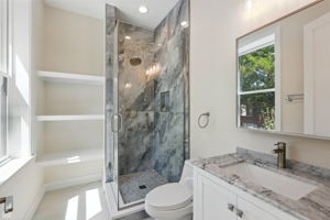 4525 N Artesian Ave_029
