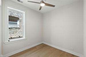4525 N Artesian Ave_031