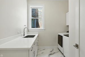 4525 N Artesian Ave_035