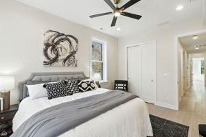 4525 N Artesian Ave_037