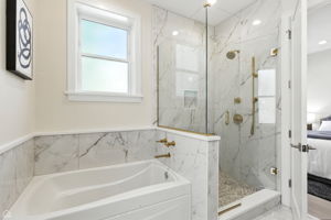 4525 N Artesian Ave_039
