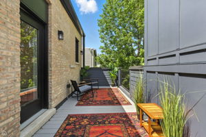 4525 N Artesian Ave_041