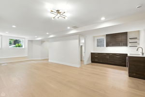 4525 N Artesian Ave_043