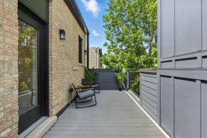 4525 N Artesian Ave_050