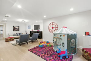 4525 N Artesian Ave - 0725_001