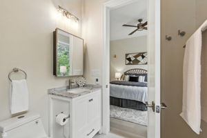 4525 N Artesian Ave - 0725_010