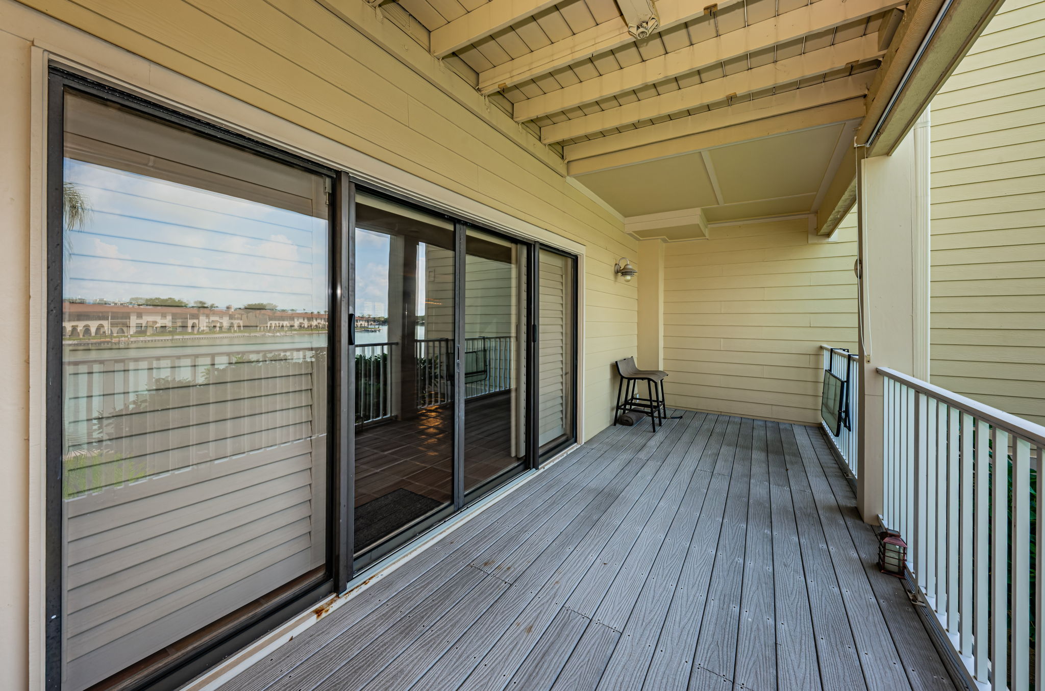 Living Room Balcony4