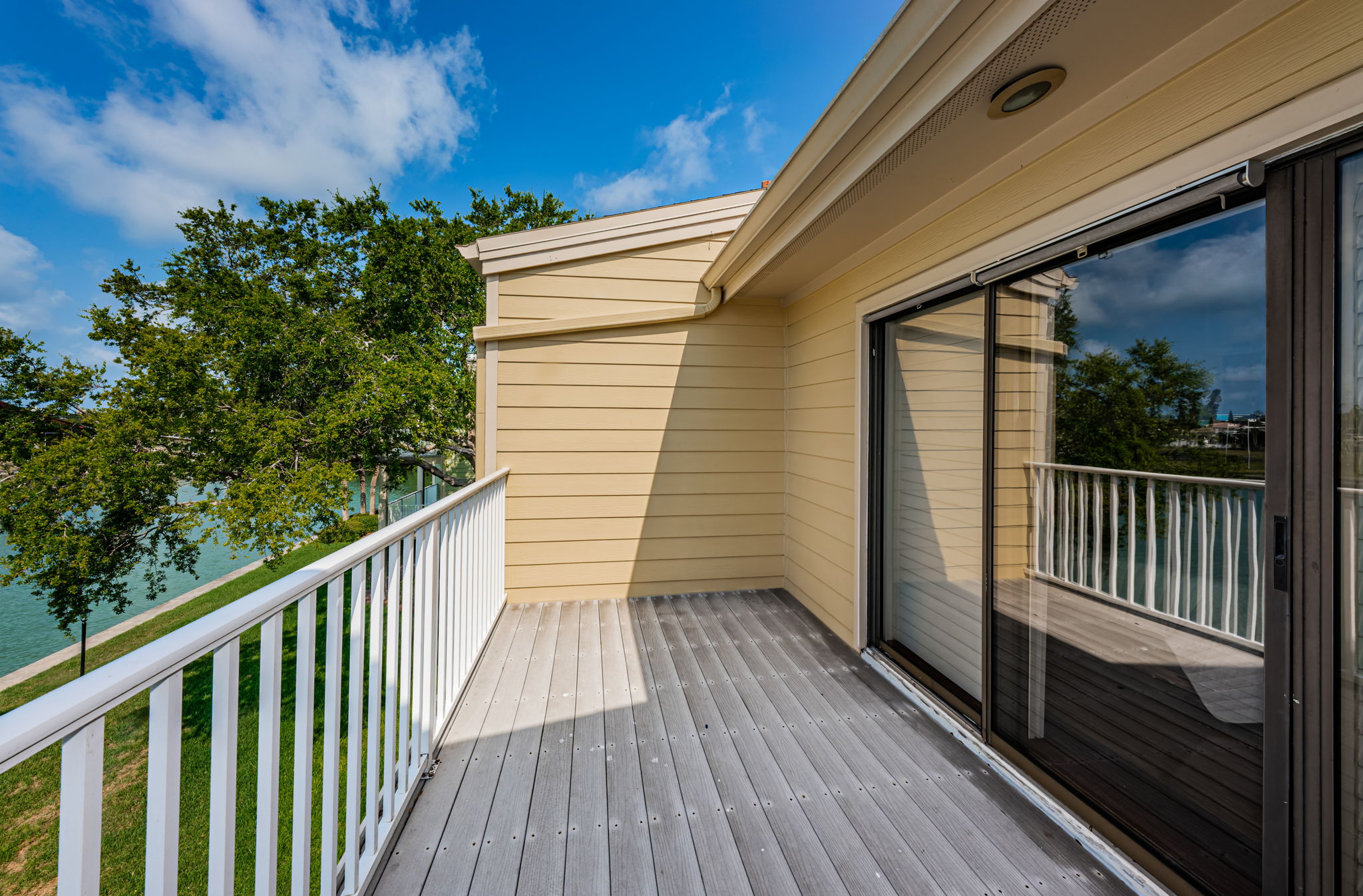 Upper Level Master Bedroom Balcony4