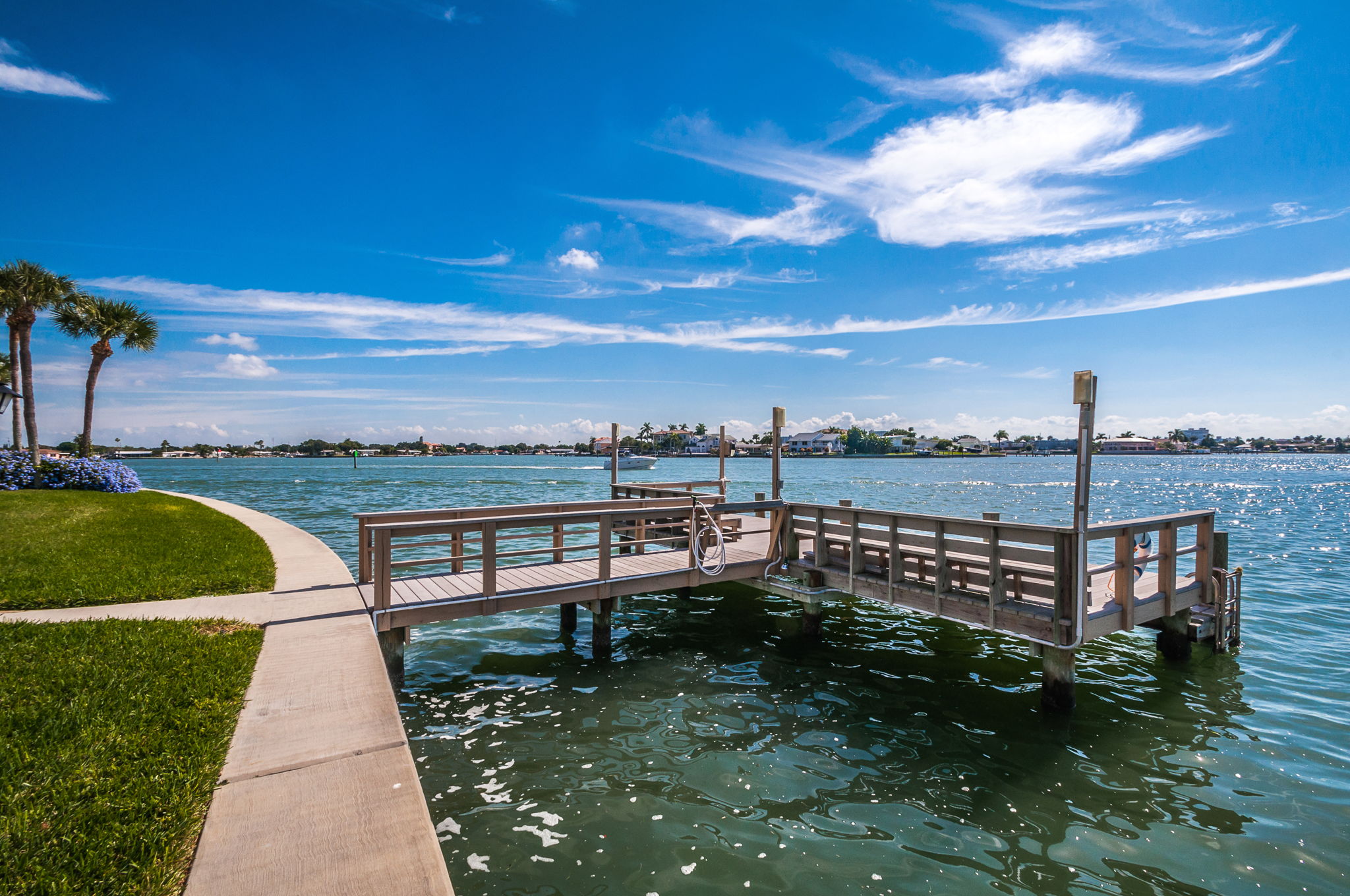 8-Village of Paradise Island Fishing Pier