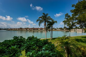 Living Room Balcony View3