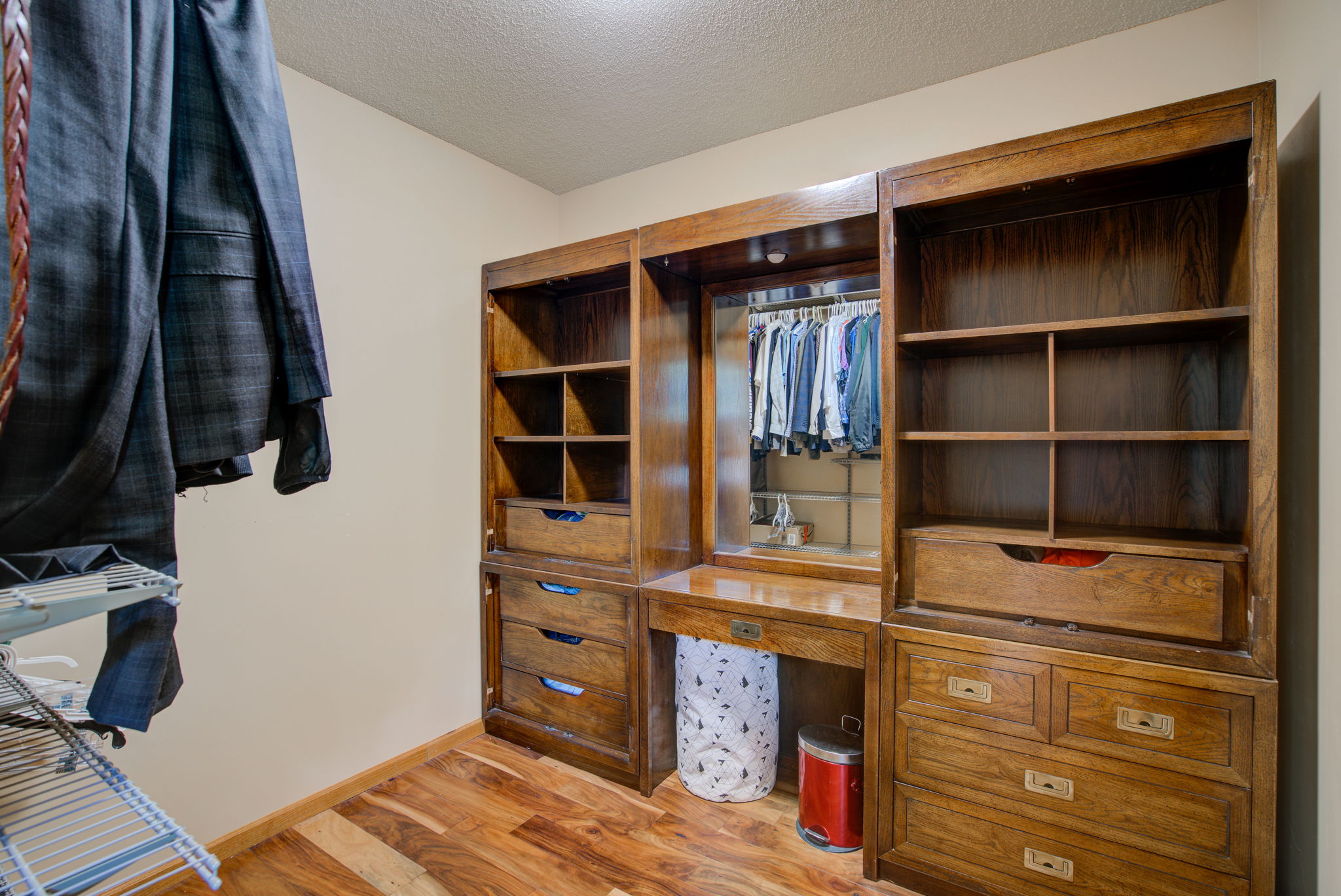 23 Closet_Bedroom 1