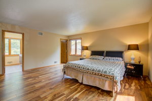 21 Bedroom 1_Bathroom 1