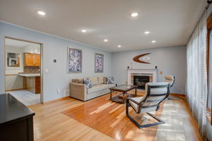 10 Living Room_No Rug
