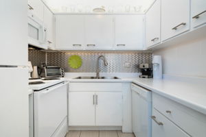 kitchen w/Newer Appliances