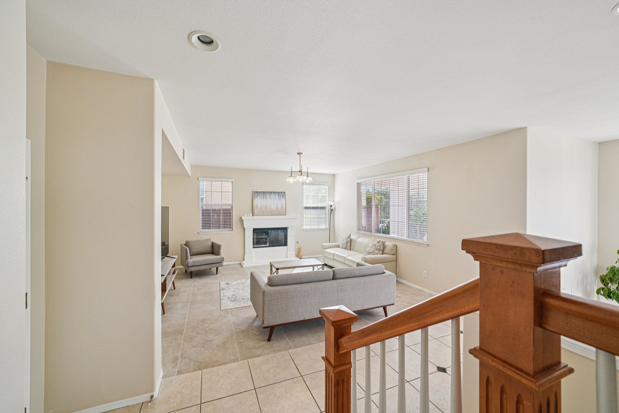 Tiburcio Dr-S0611-011.jpg