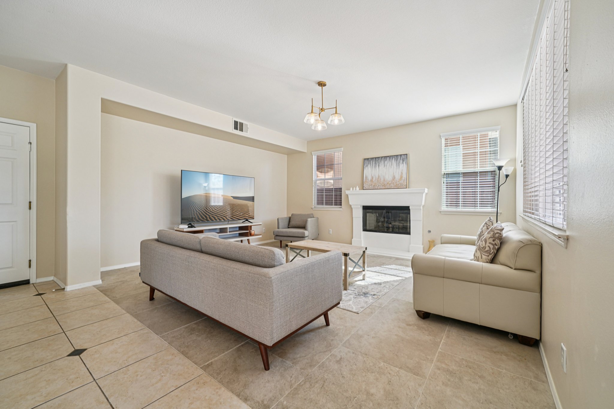 Tiburcio Dr-S0611-012.jpg