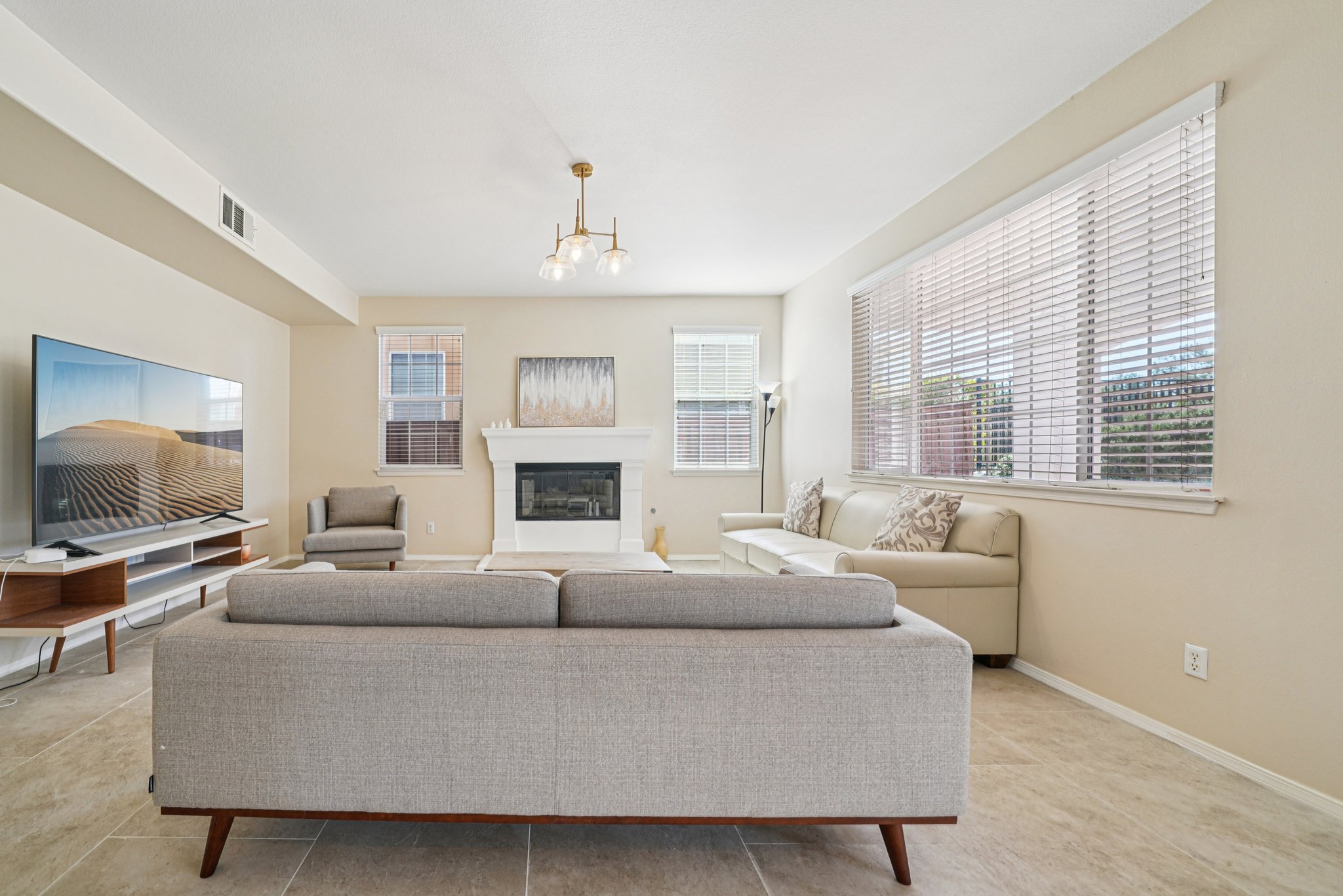 Tiburcio Dr-S0611-013.jpg